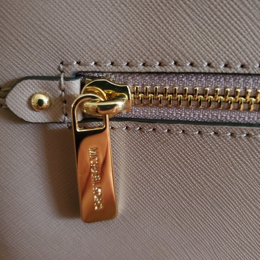 NEW 💯 Michael Kors Hailee Satchel In Fawn - Picture 5 of 16